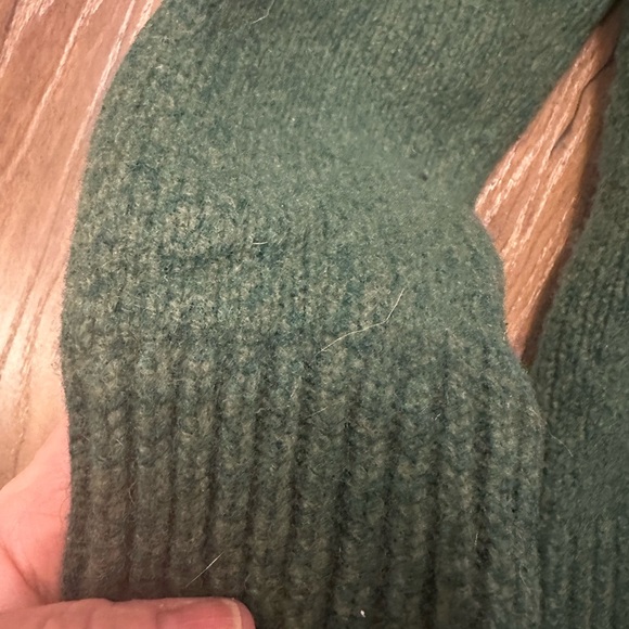 L.L.Bean Bean's Classic Raggwool Crew Sweater in green lambswool - Picture 6 of 9